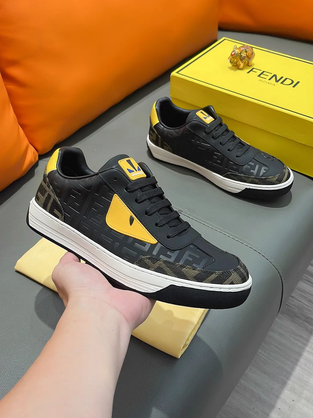 Men's shoes FENDI "Fendi" P400 Regular size: 38-44 (casual shoes) Product materials: Selected cowhide upper, soft sheepskin lining; original outsole.